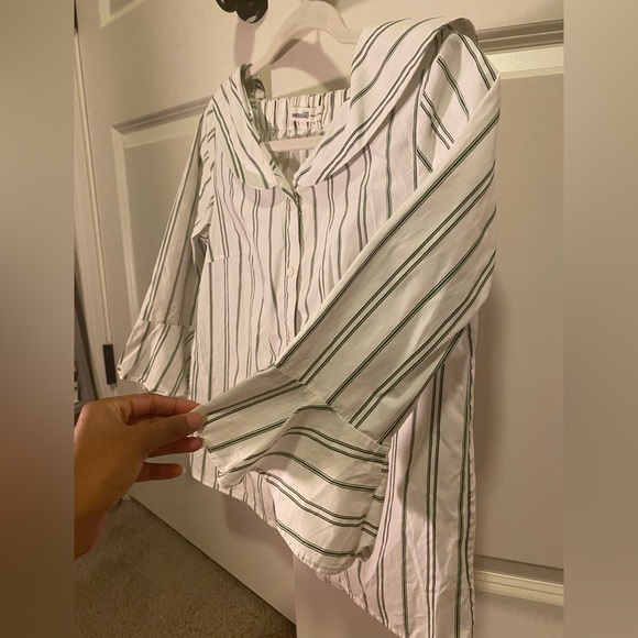 Cute top solid - Picture 2 of 3